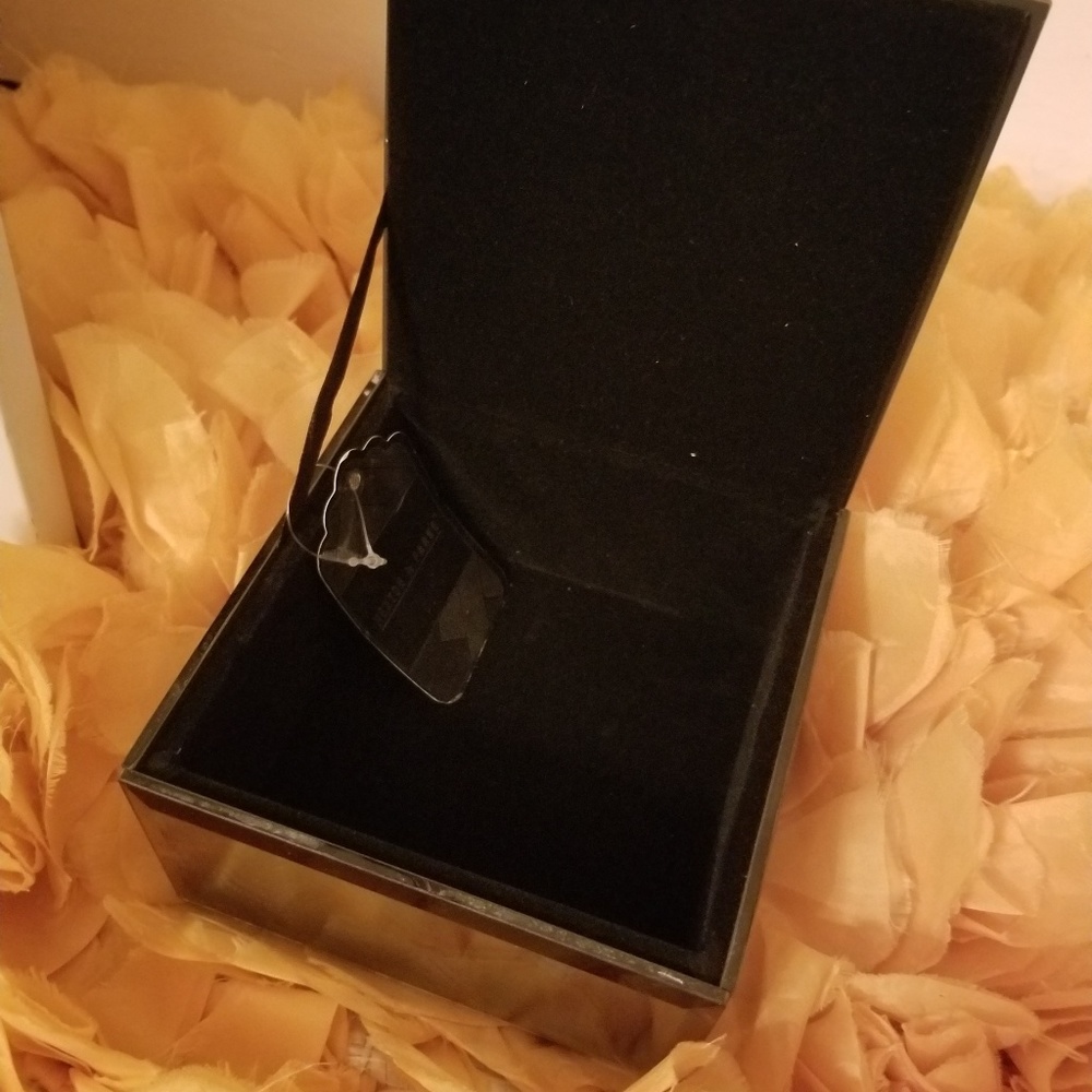 Jewelry box